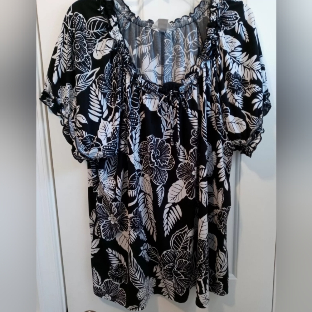 CJ Banks Black and White Floral Peasant Top